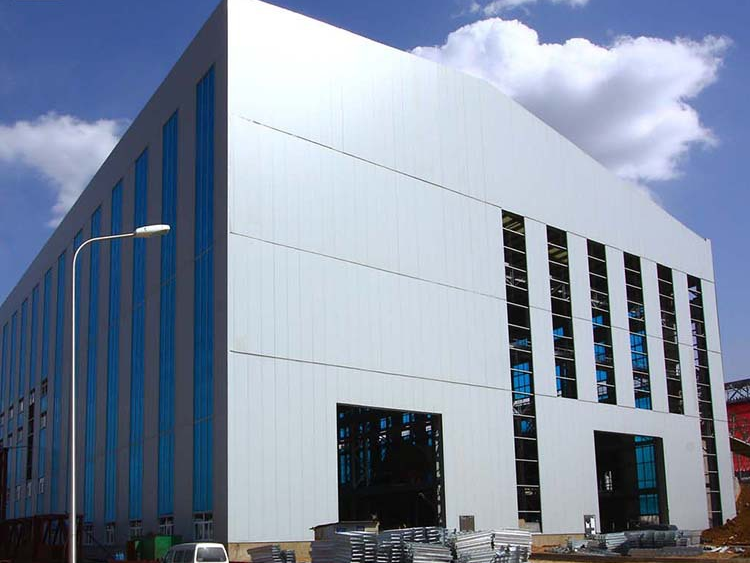 鋼結(jié)構(gòu)圍護材料為什么都選擇聚氨酯夾芯板？